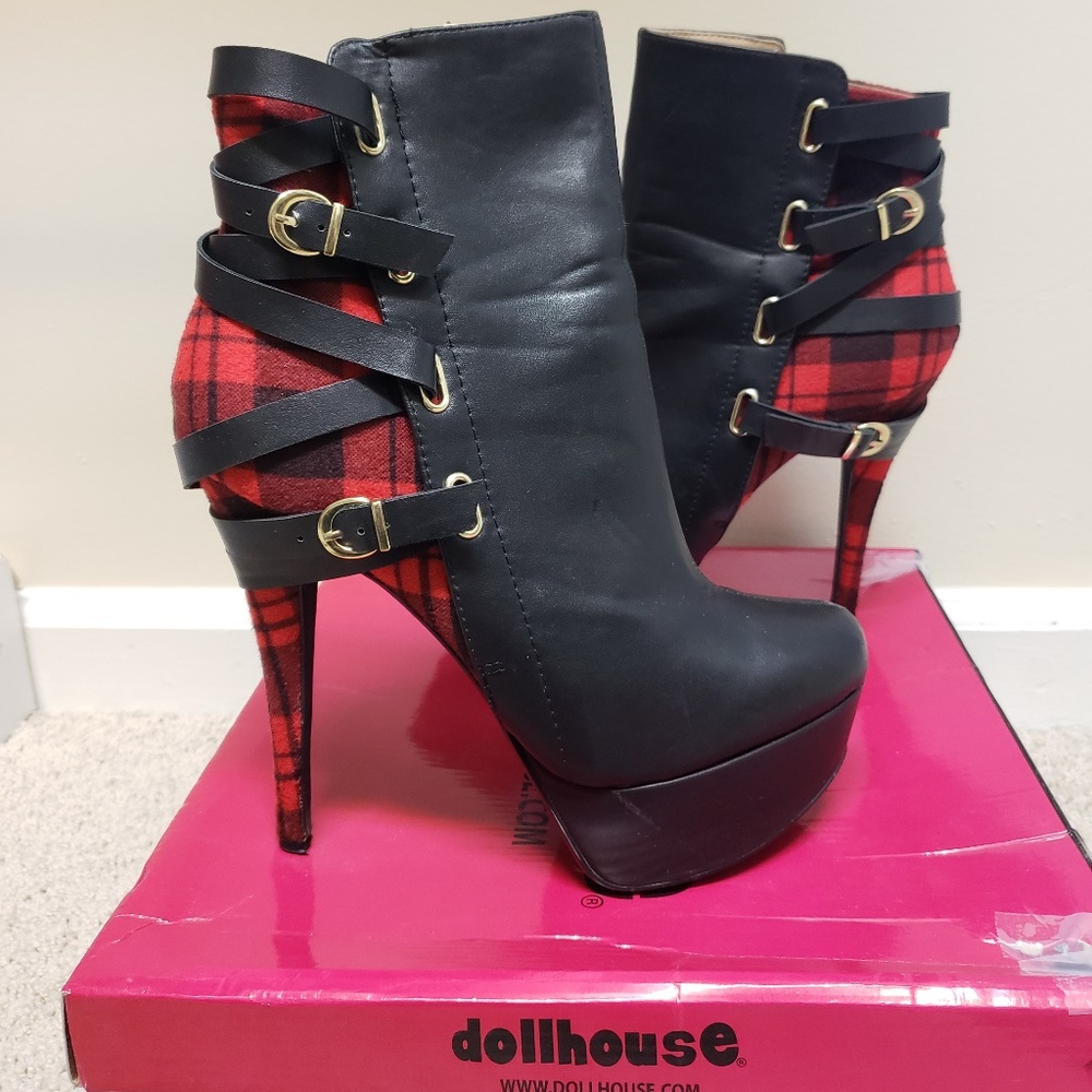 Dynamite red & blk booties by dollhouse, size 10